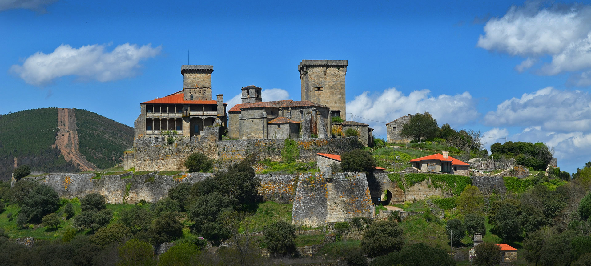 Parador Castillo de Monterrei の外観