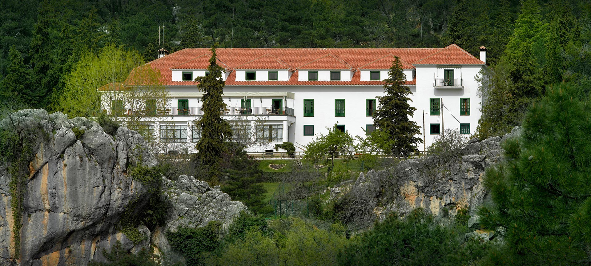 Vista del exterior y entorno del Parador de Cazorla