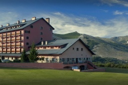 Parador de Cervera de Pisuerga の外観
