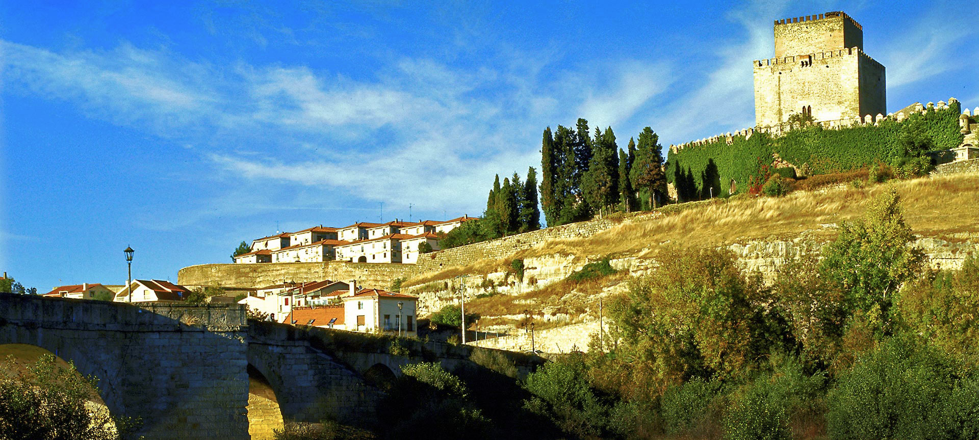 Vista del exterior y entorno del Parador de Ciudad Rodrigo