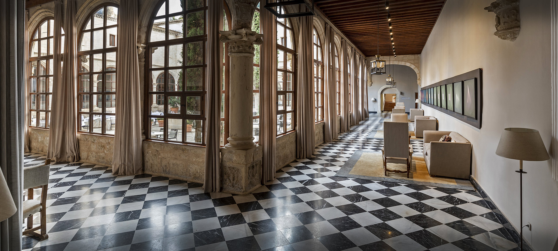 Parador de Cuenca の館内の様子