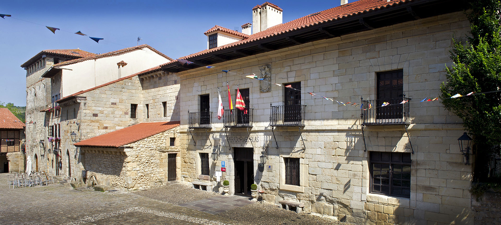 Parador de Santillana Gil Blas の外観