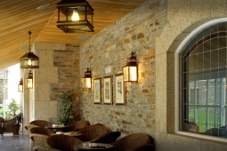 Parador de Vilalba の屋内テラスの様子