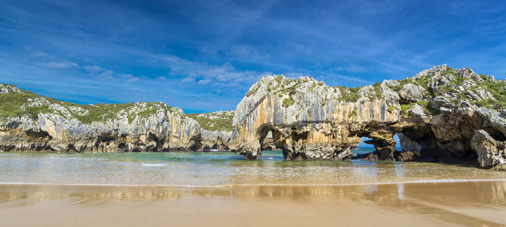 Beach: Cuevas del Mar, Llanes, Asturias