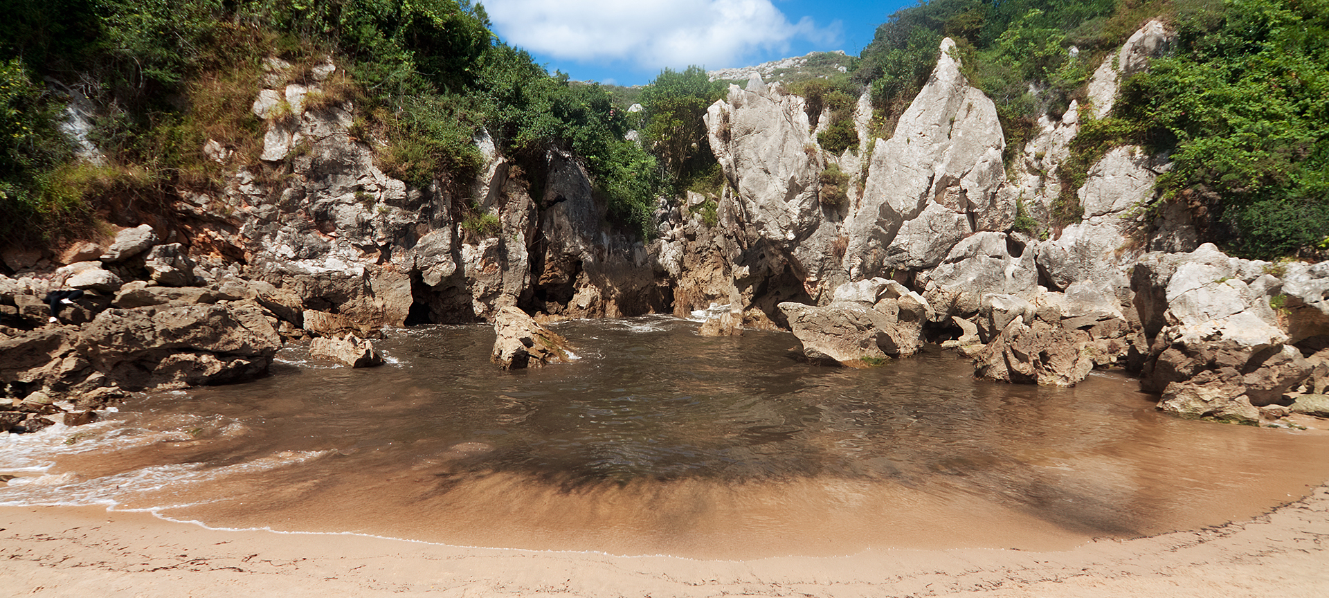 Beach: Gulpiyuri, Llanes, Asturias