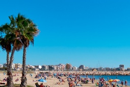 Plaża Los Náufragos w Torrevieja, prowincja Alicante