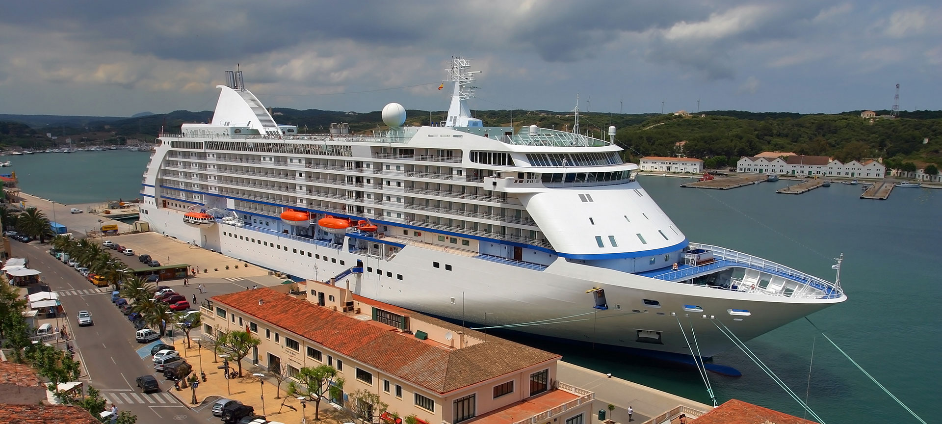 Cruise ship at Maó Port