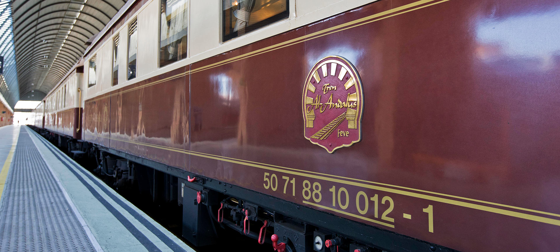 Pociąg Al Ándalus. Detal zewnętrzny wagonu