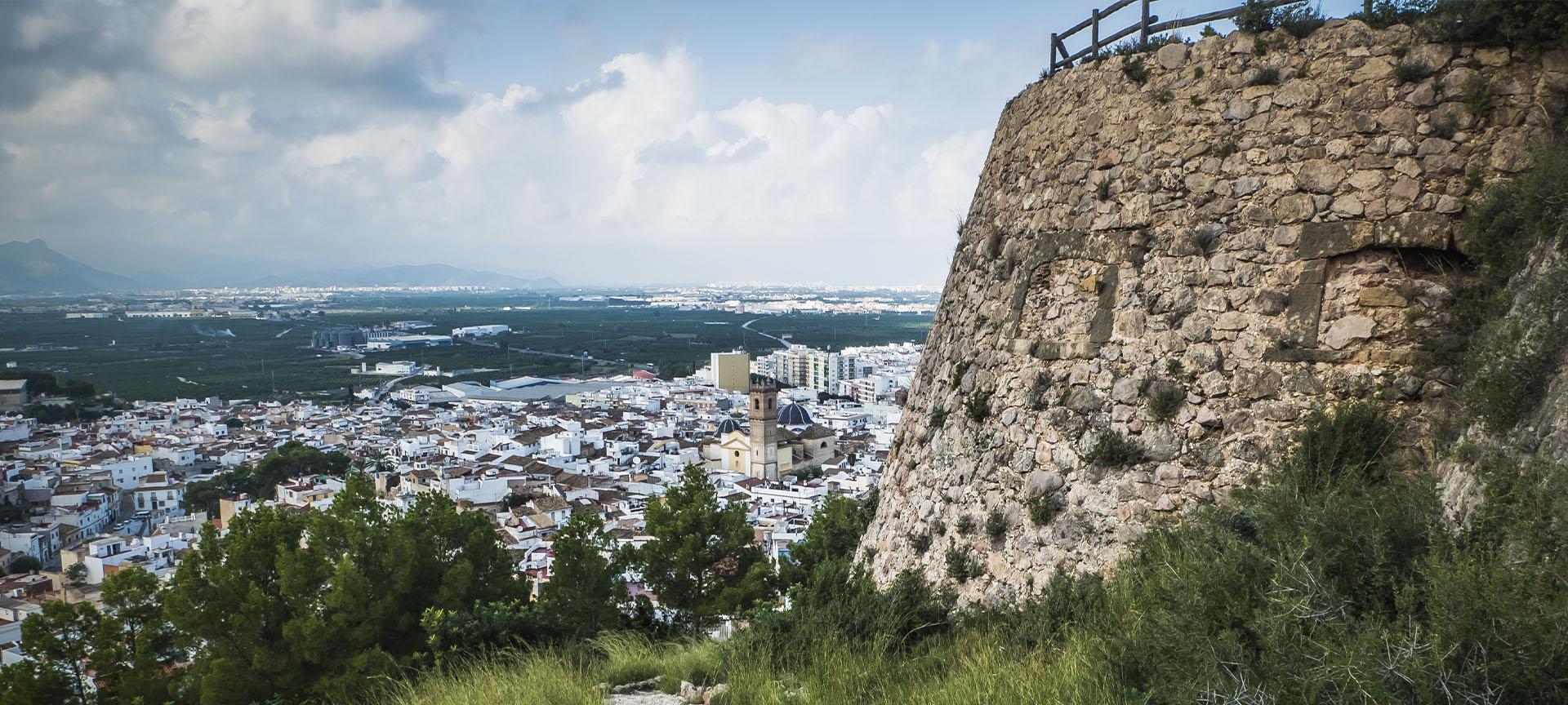 Blick auf Oliva (Valencia) von der Burg von Santa Ana aus gesehen