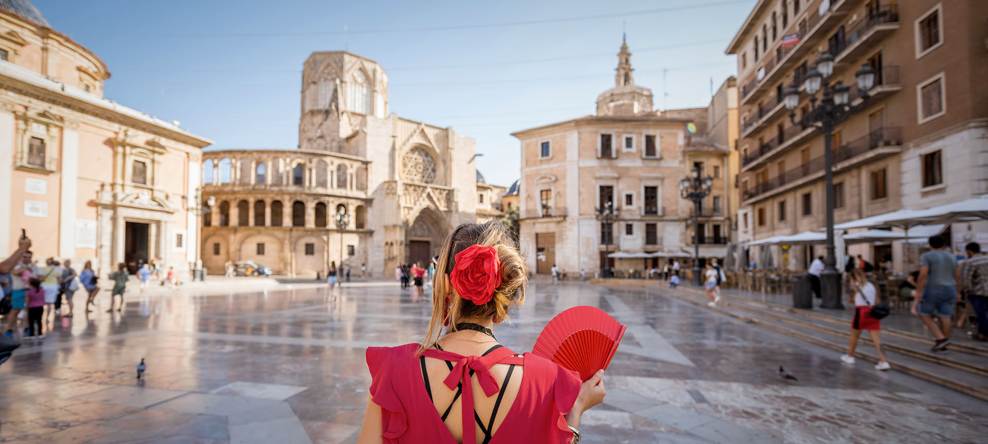 Tourist in the Plaza de la Virgen in Valencia