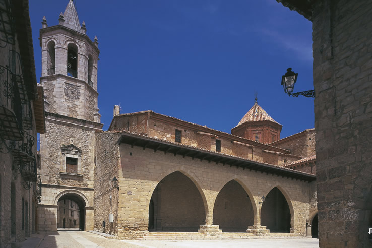 Plaza de Cristo Rey in Cantavieja (Teruel, Aragon) Plaza de Cristo Rey in Cantavieja (Teruel, Aragon)