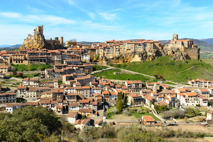 Vue panoramique de Frías, dans la province de Burgos (Castille-León)