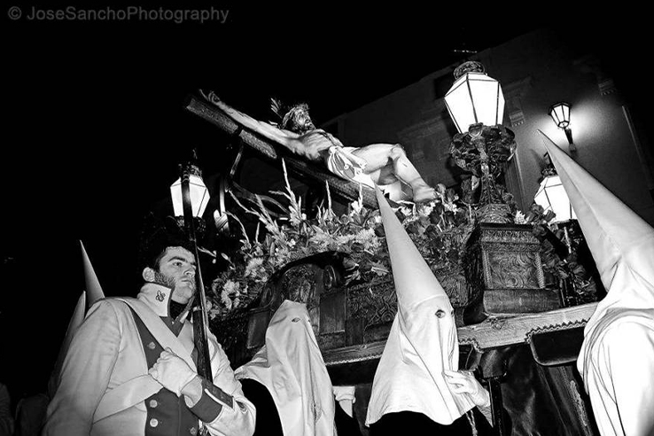 Processione del Cristo Rey de los Mártires, accompagnato dal battaglione dell'epoca, durante la Settimana Santa di Ocaña
