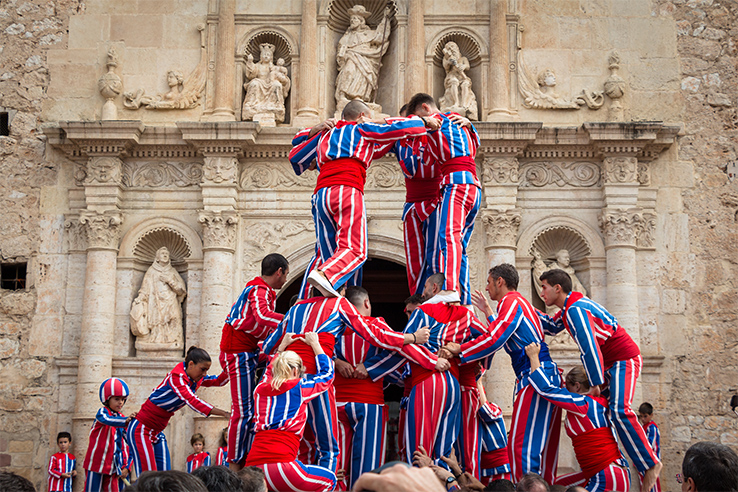 Castell human tower in the fiesta of La Mare de Déu de la Salut in Algemesí (Valencia) Castell human tower in the fiesta of La Mare de Déu de la Salut in Algemesí (Valencia)