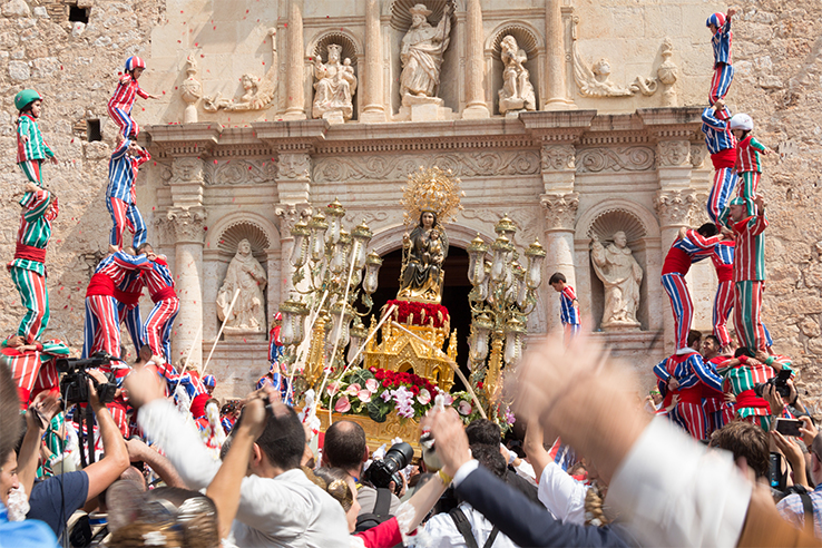 The Morning Procession in the fiesta of La Mare de Déu de la Salut in Algemesí (Valencia) The Morning Procession in the fiesta of La Mare de Déu de la Salut in Algemesí (Valencia)