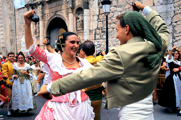 Regional dances in the fiesta of La Mare de Déu de la Salut in Algemesí (Valencia) Regional dances in the fiesta of La Mare de Déu de la Salut in Algemesí (Valencia)