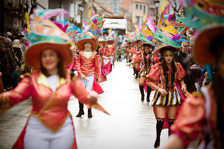 Parade of floats, brass bands and troupes at the Feira do Cocido in Lalín (Pontevedra, Galicia) Parade of floats, brass bands and troupes at the Feira do Cocido in Lalín (Pontevedra, Galicia)