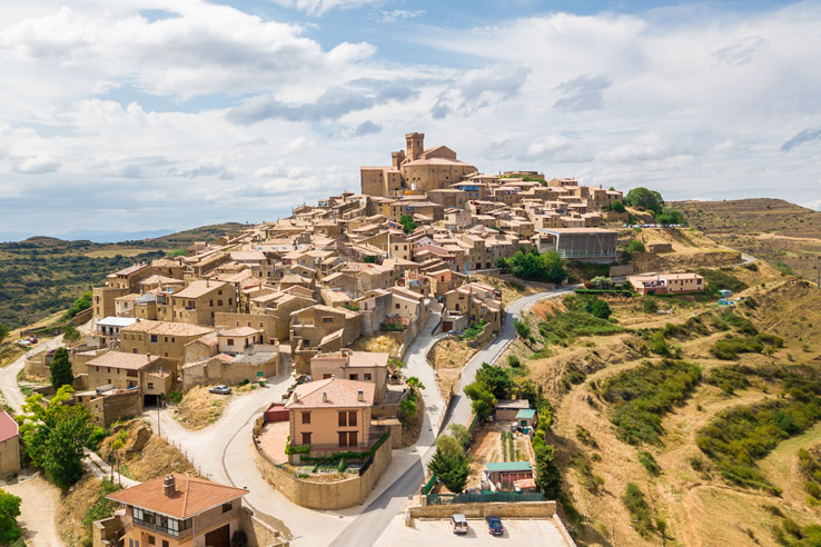 Vista aérea da cidade medieval de Ujué, Navarra Vista aérea da cidade medieval de Ujué, Navarra