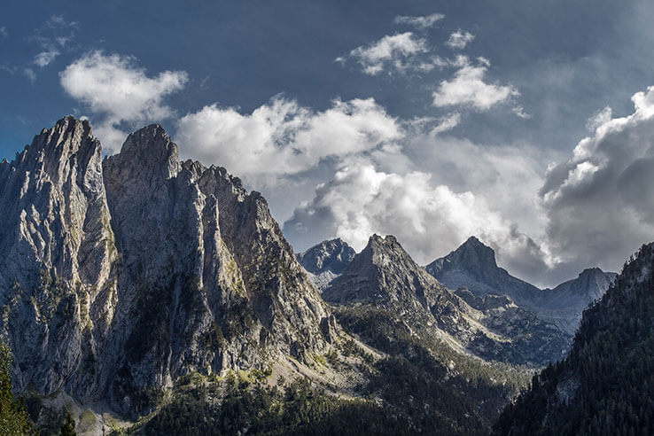Montagnes dans le parc national d'Aigüestortes i Estany de Sant Maurici