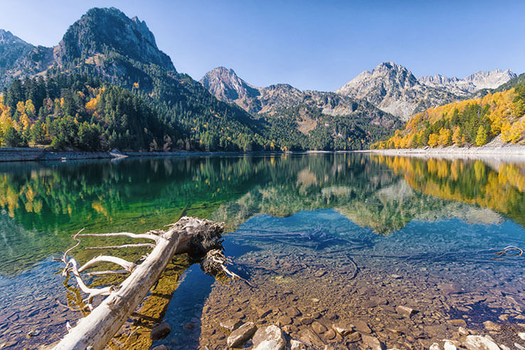 Lac dans le parc national d'Aigüestortes i Estany de Sant Maurici