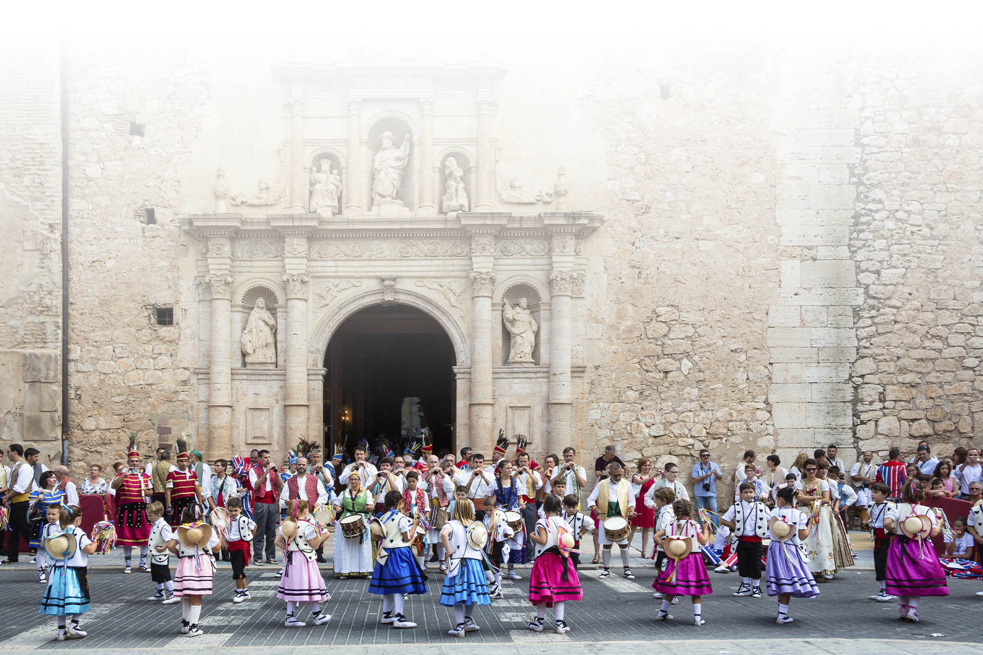 Children in the dance of Les Pastoretes in the fiesta of La Mare de Déu de la Salut in Algemesí (Valencia) Children in the dance of Les Pastoretes in the fiesta of La Mare de Déu de la Salut in Algemesí (Valencia)