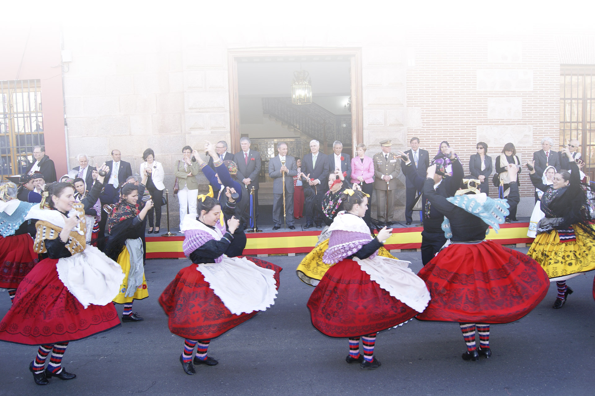 Tańce regionalne podczas święta Las Mondas w Talavera de la Reina (Toledo, Kastylia-La Mancha).