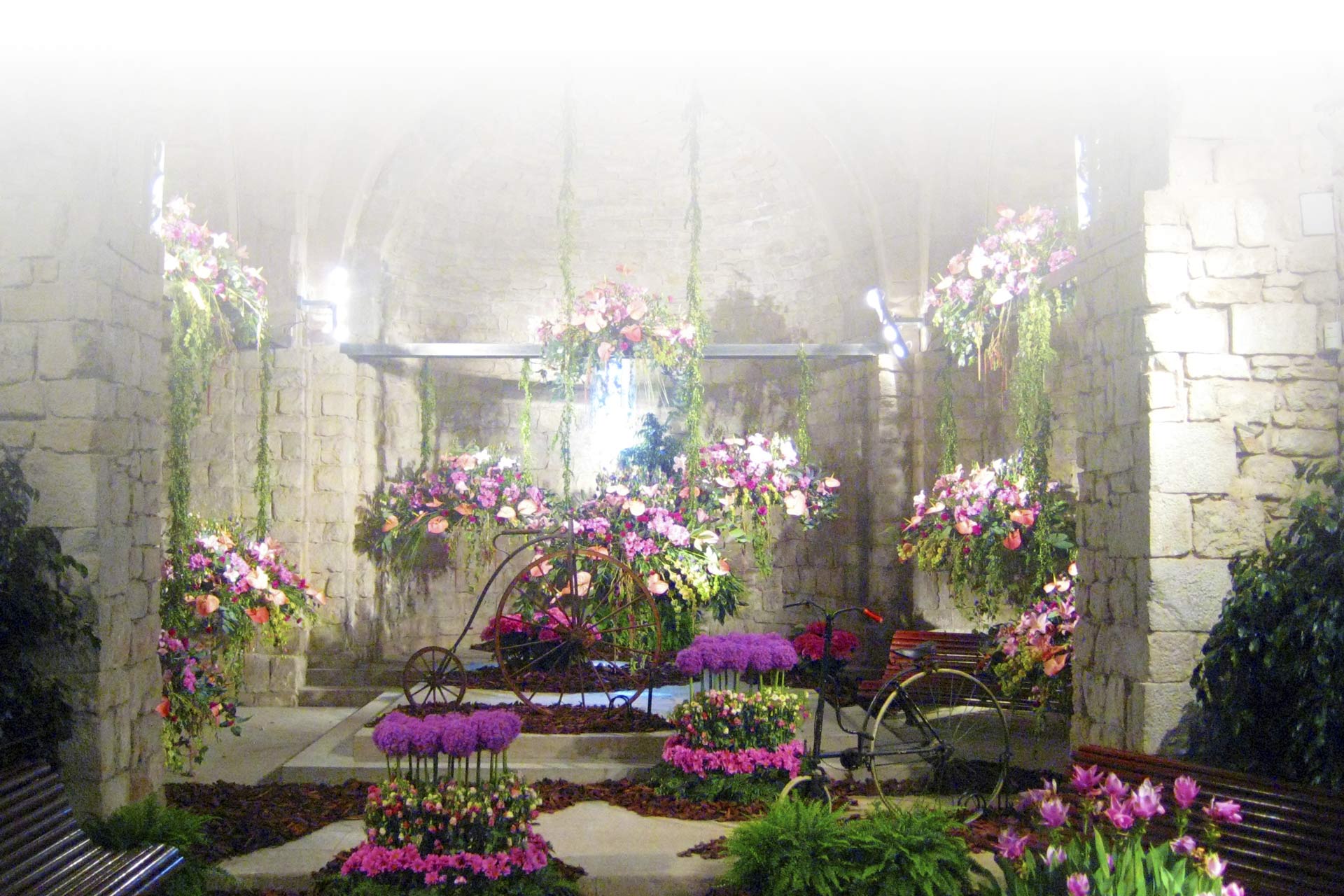Chapelle San Nicolás décorée à l'occasion de la fête de Temps de Flors, à Gérone 