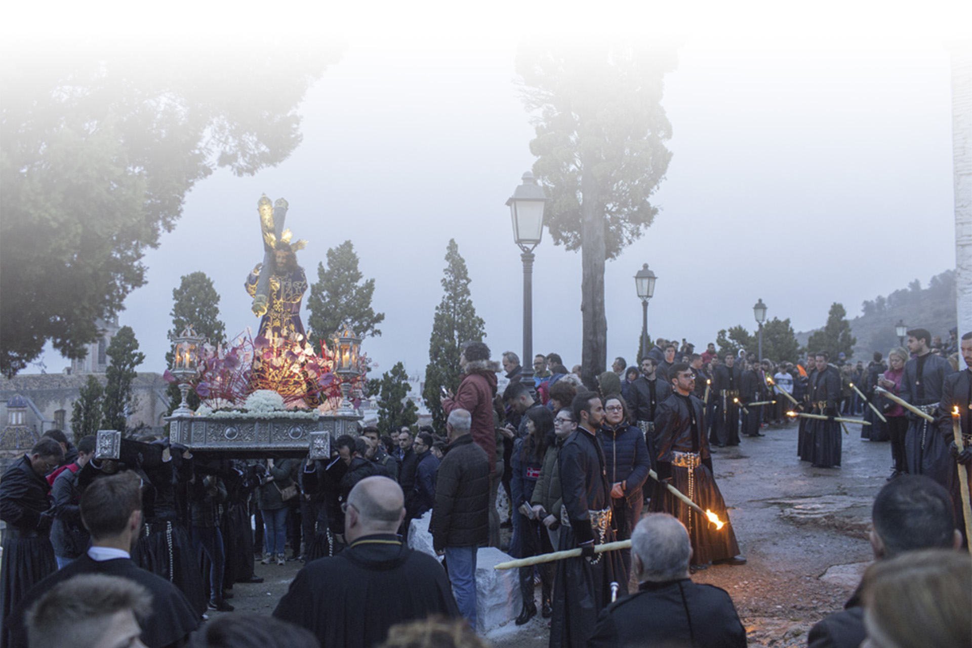Die Prozession „Aufstieg zum Kalvarienberg“ mit dem Abbild des Jesus, Karwoche in Sagunto (Valencia)
