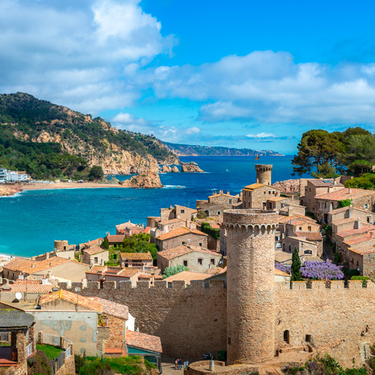 Vues depuis les remparts de la vieille ville de Tossa de Mar et ses plages
