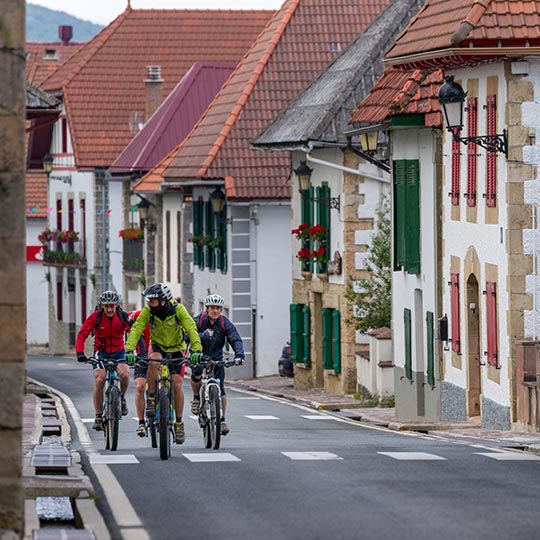 Ciclisti a Burguete, Navarra