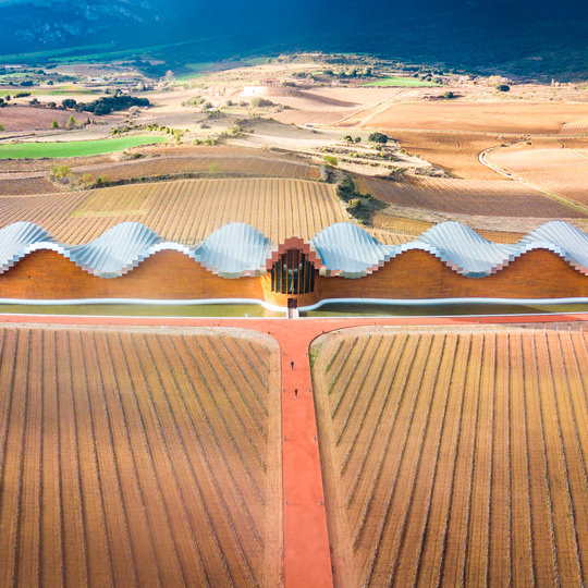 Veduta delle cantine Ysios de Laguardia ad Álava, Paesi Baschi