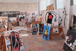 Descubre a los tres grandes de España: Dalí, Miró y Picasso.