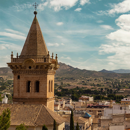 Tour de l'église du Salvador à Yecla. Route des vins de Yecla
