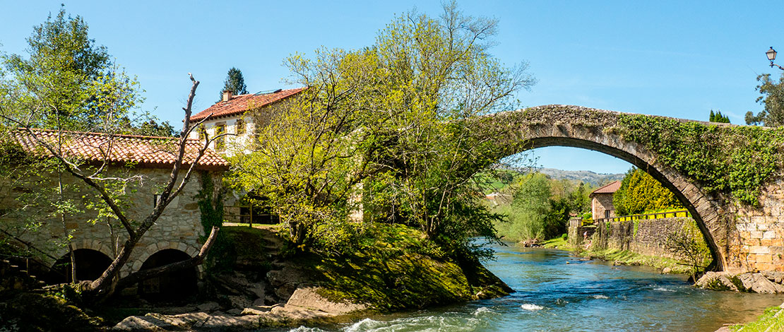 Alte Brücke in Liérganes, Kantabrien Alte Brücke in Liérganes, Kantabrien