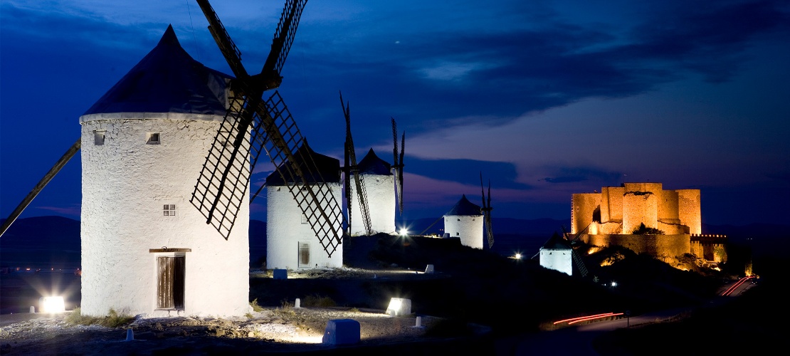 Moinhos em Consuegra ao entardecer