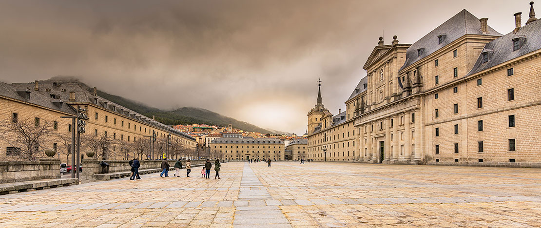 Piazza a San Lorenzo de El Escorial, Madrid Piazza a San Lorenzo de El Escorial, Madrid