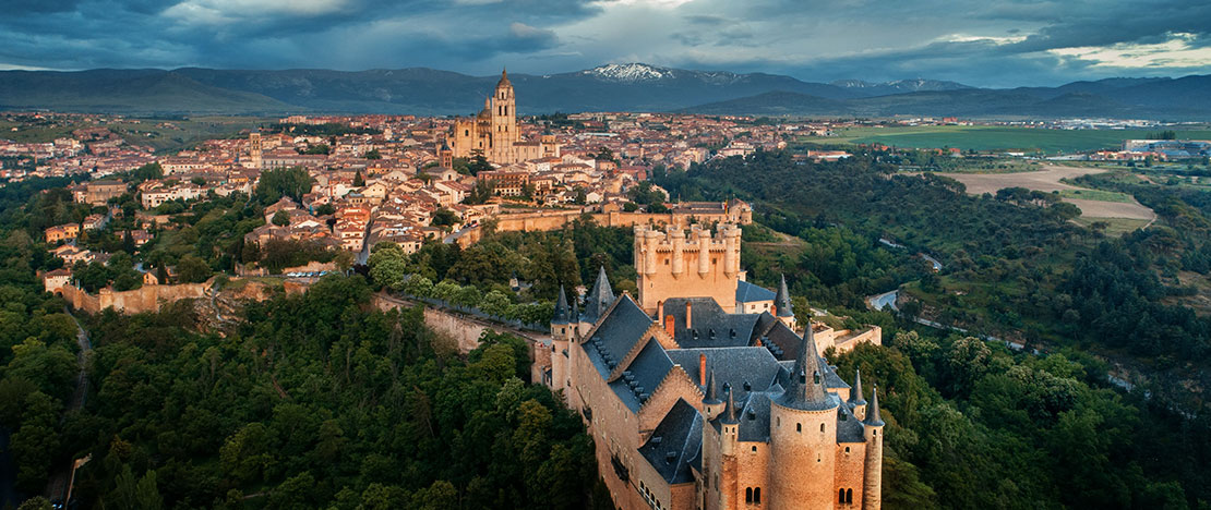 Veduta dell’Alcázar e della città di Segovia, Castiglia e León Veduta dell’Alcázar e della città di Segovia, Castiglia e León