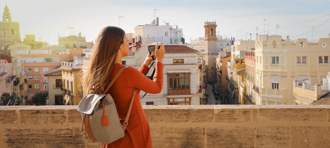 バレンシアの写真を撮影する旅行者 バレンシアの写真を撮影する旅行者