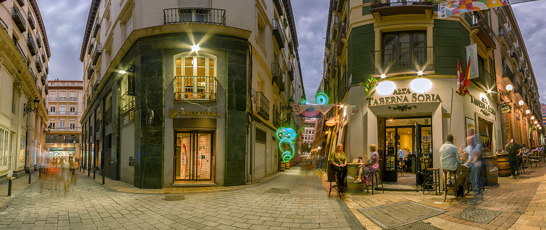 El Tubo neighbourhood in Zaragoza, Aragón El Tubo neighbourhood in Zaragoza, Aragón