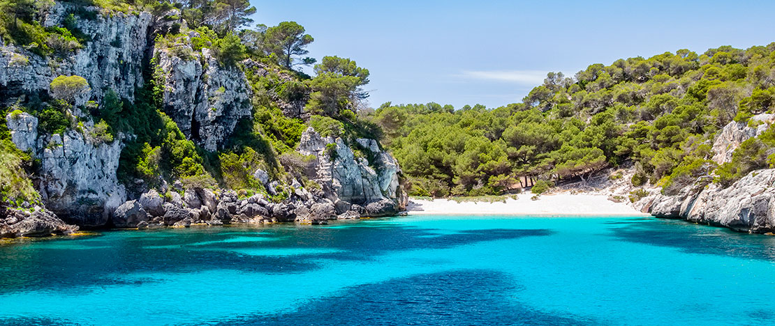 Vue de la Cala Macarelleta à Minorque, îles Baléares Vue de la Cala Macarelleta à Minorque, îles Baléares