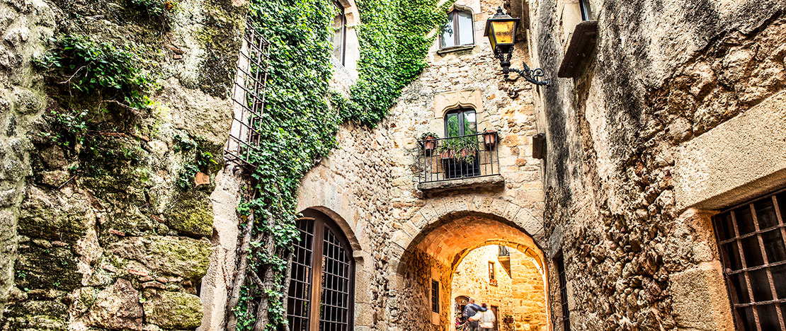 Calles típicas en Pals, Girona