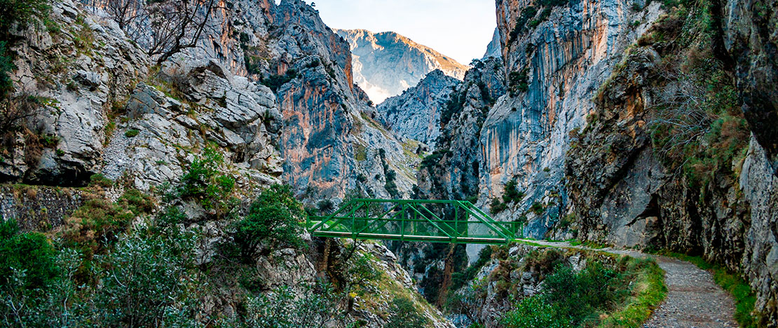 Passerelle sur la route du Cares Passerelle sur la route du Cares