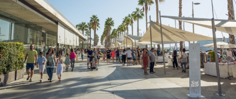 Die Einkaufszone Muelle Uno in Málaga, Andalusien Die Einkaufszone Muelle Uno in Málaga, Andalusien