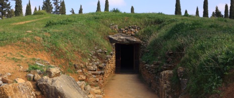 Detalle del Conjunto Arqueológico Dólmenes de Antequera en Málaga, Andalucía Detalle del Conjunto Arqueológico Dólmenes de Antequera en Málaga, Andalucía