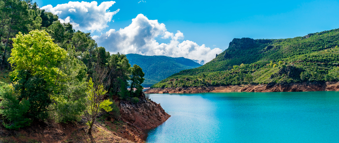 Vista del embalse del Tranco en Jaén, Andalucía