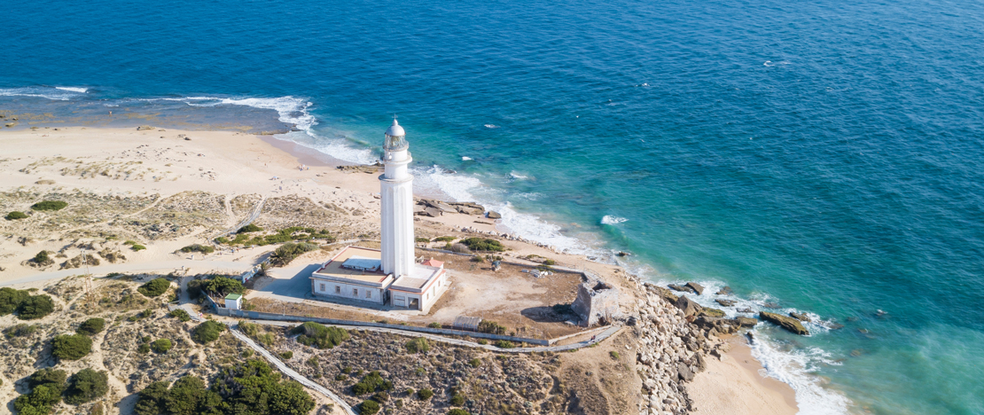 Vue du phare du cap Trafalgar dans la province de Cadix, Andalousie