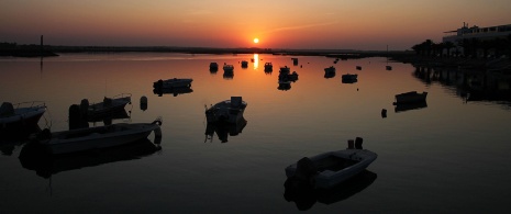Sonnenaufgang an den Stränden von Isla Cristina an der Costa de la Luz, Huelva Sonnenaufgang an den Stränden von Isla Cristina an der Costa de la Luz, Huelva