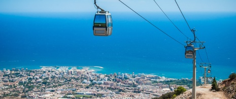 Kolejka linowa Benalmádena ze szczytu Calamorro. Malaga Kolejka linowa Benalmádena ze szczytu Calamorro. Malaga
