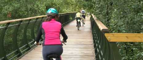 Cyclists on the Sierra Greenway Cyclists on the Sierra Greenway