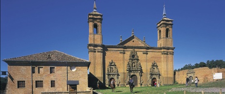 Hospedería del Monasterio de San Juan de la Peña (Huesca, Aragón) Hospedería del Monasterio de San Juan de la Peña (Huesca, Aragón)